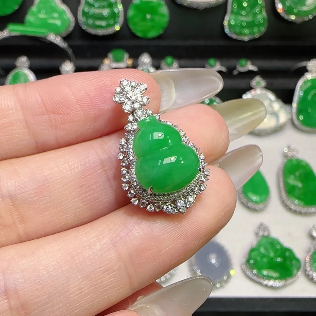 翡翠18K金镶嵌颈饰