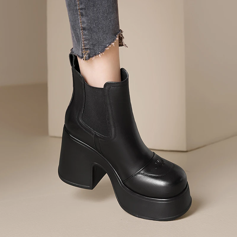 不累脚女鞋小个子厚底短靴新款增高显瘦百搭防水台高跟切尔西靴