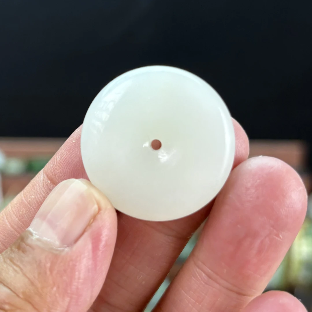 28且末天泰料和田玉平安扣吊坠