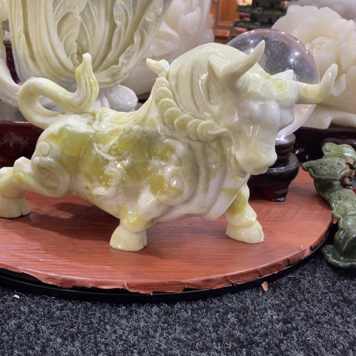 花***7玉玉牛雕刻摆件瑕疵特价