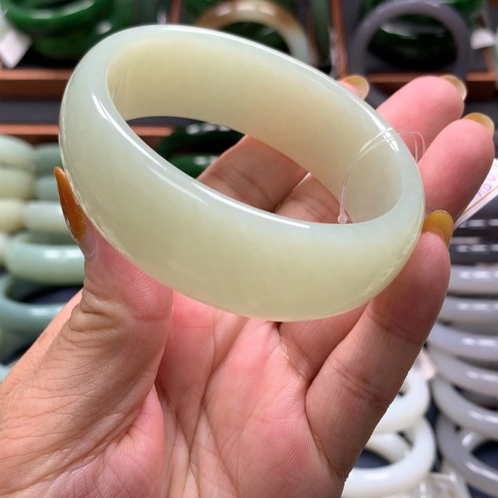 【闪购商品】未镶嵌手镯和田玉