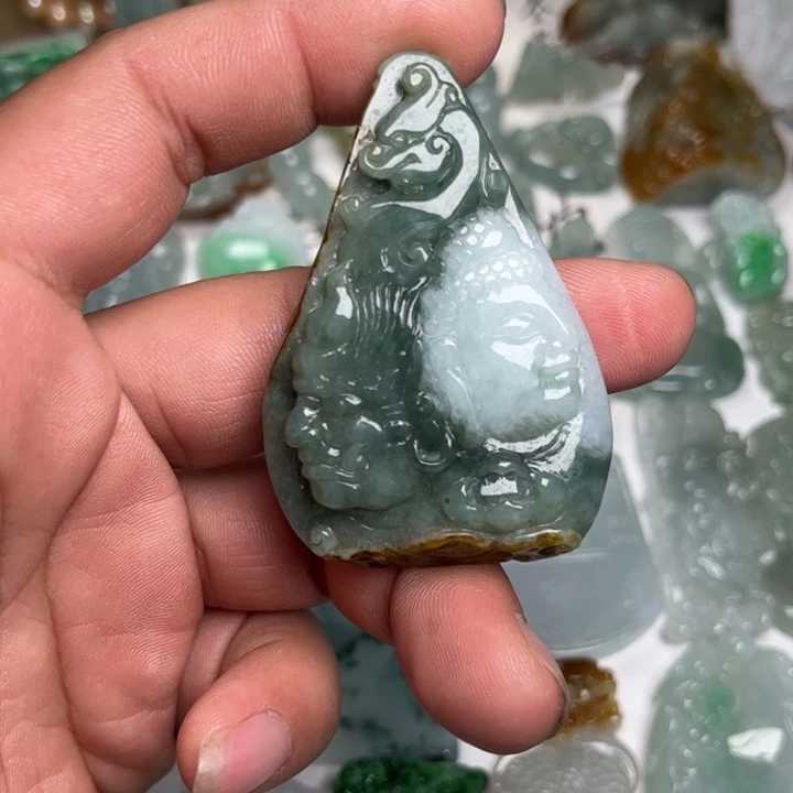 翡翠未镶嵌颈饰一念之间