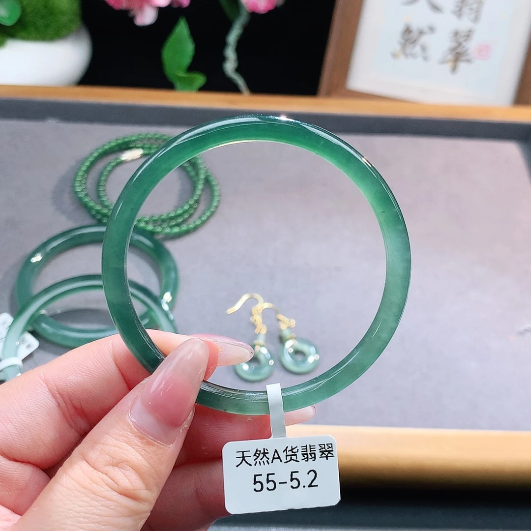 未镶嵌手镯（圆镯）翡翠