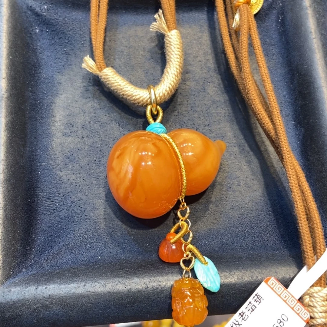 琥珀未镶嵌颈饰蜜蜡