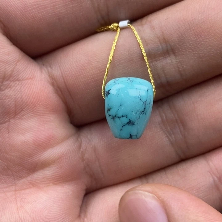 绿松石未镶嵌颈饰