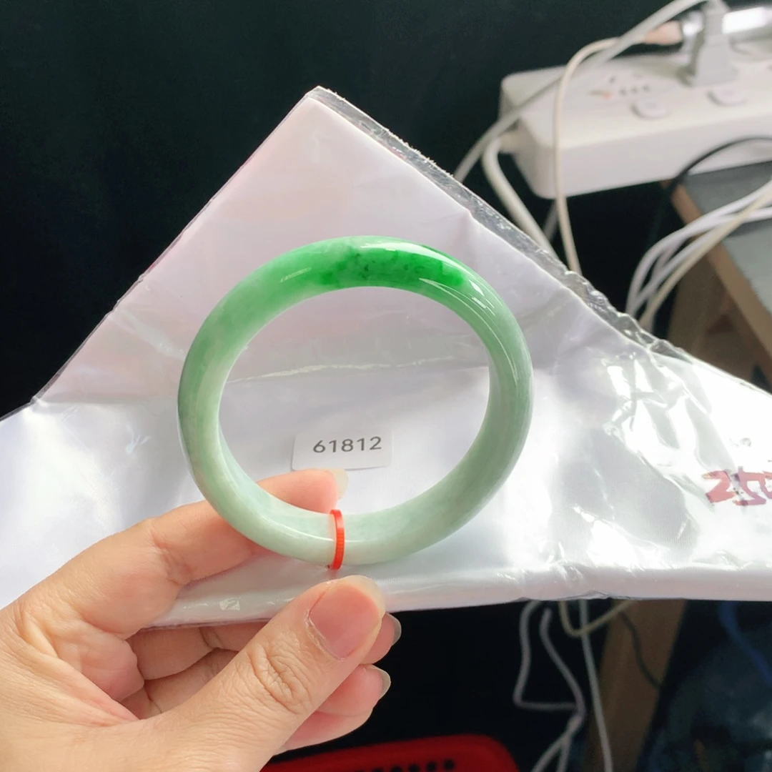 翡翠手镯未镶嵌03。