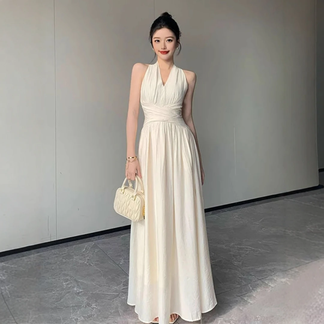 无袖挂脖v领连衣裙女夏季大码胖m气质漂亮高级海边度假白色长裙子