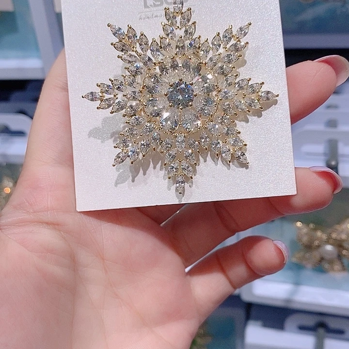 锆石铜合金雪花胸针