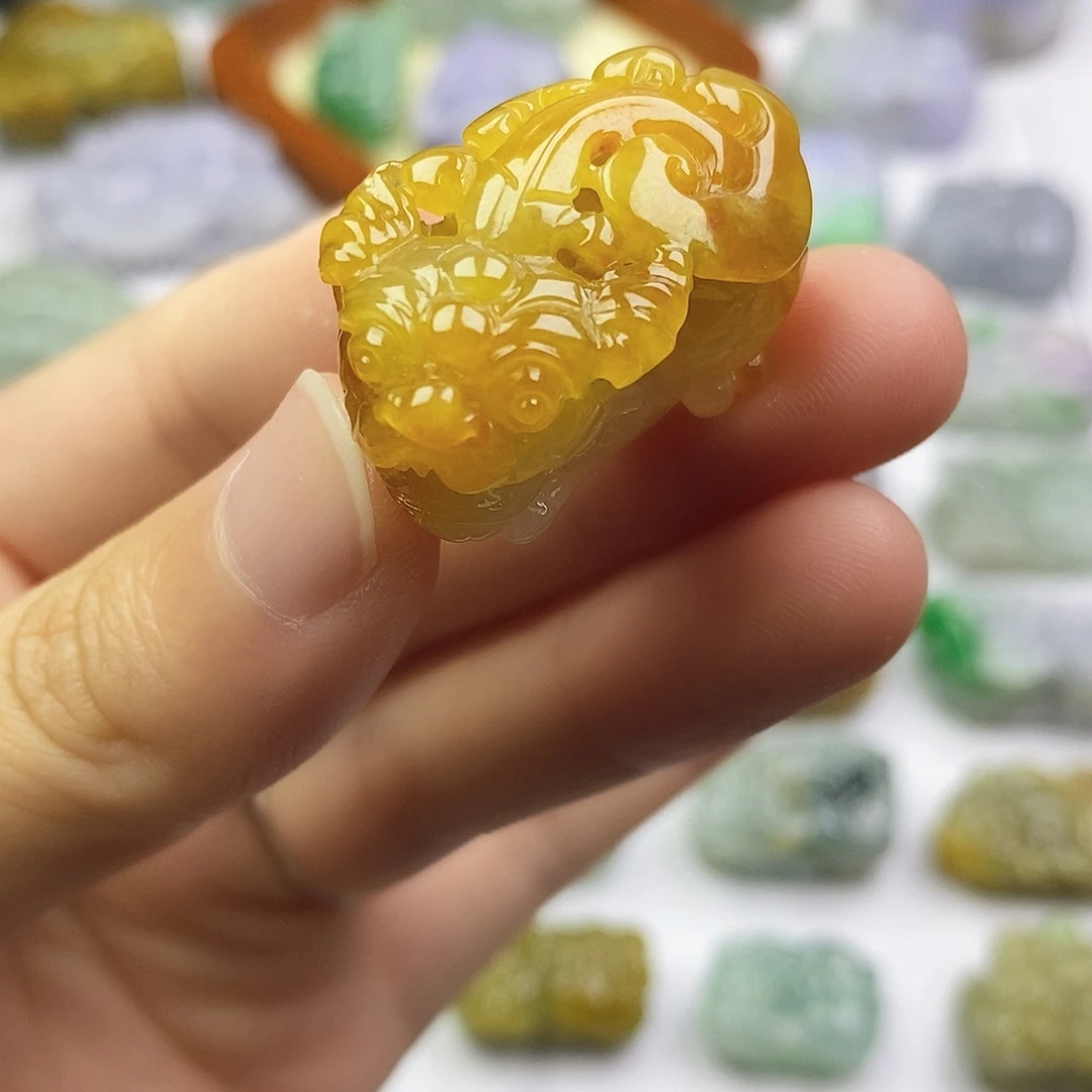 颈饰未镶嵌翡翠貔貅