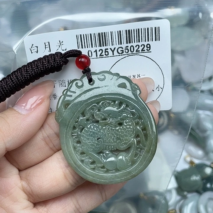 翡翠吊坠(不含链)未镶嵌