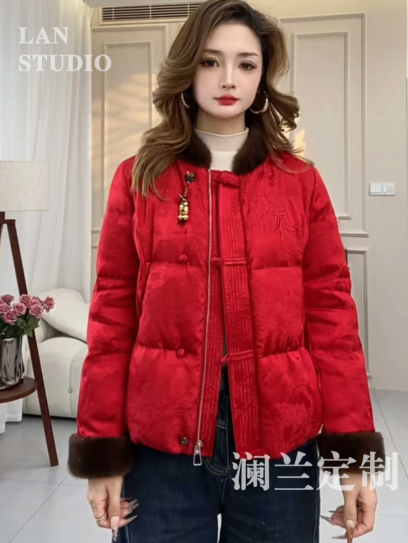 真鹅绒-双色刺绣毛领吉祥吊坠装饰国风50鹅绒羽绒服显瘦女外套