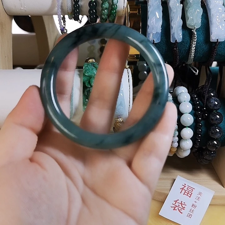 翡翠未镶嵌挂件手镯