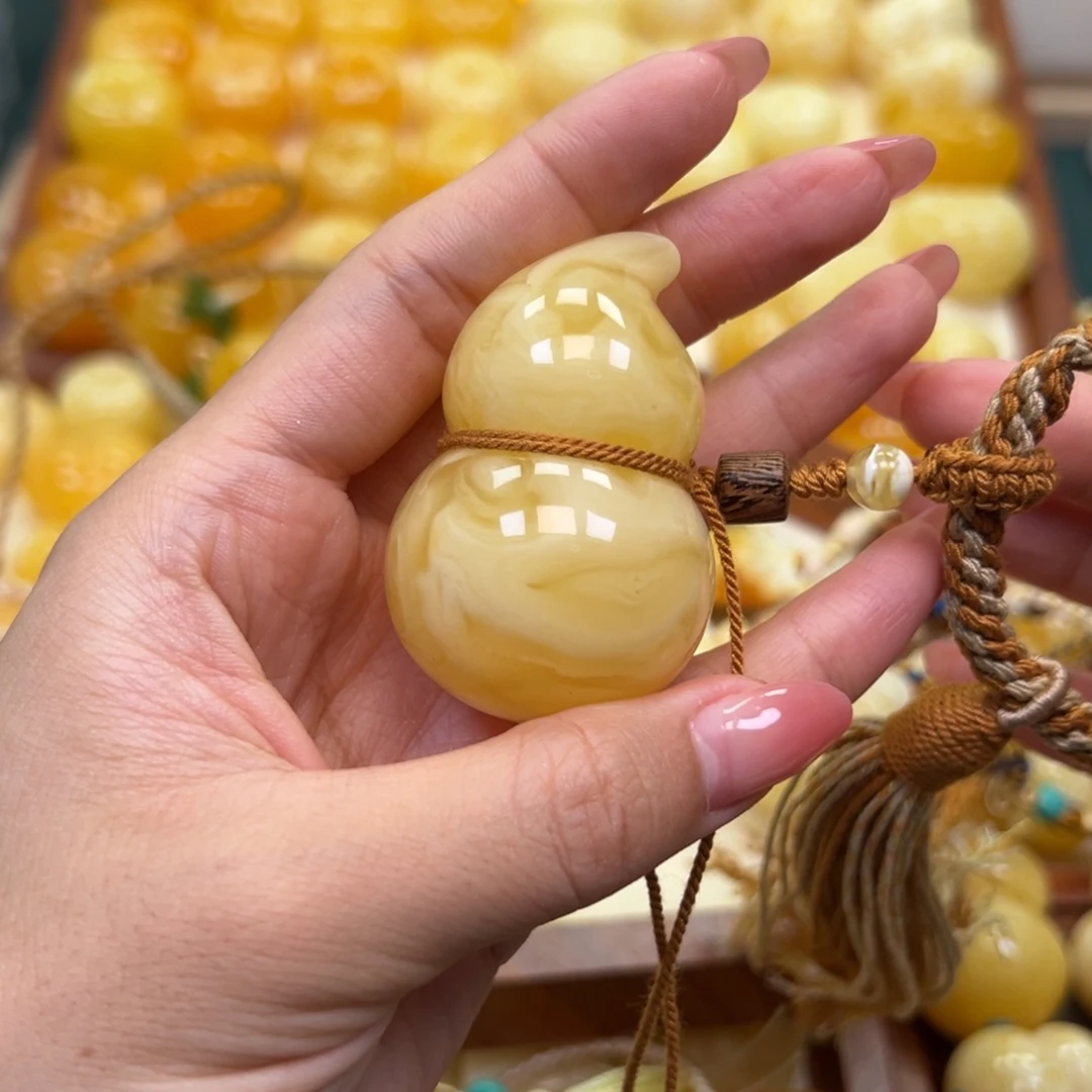 琥珀未镶嵌颈饰蜜蜡