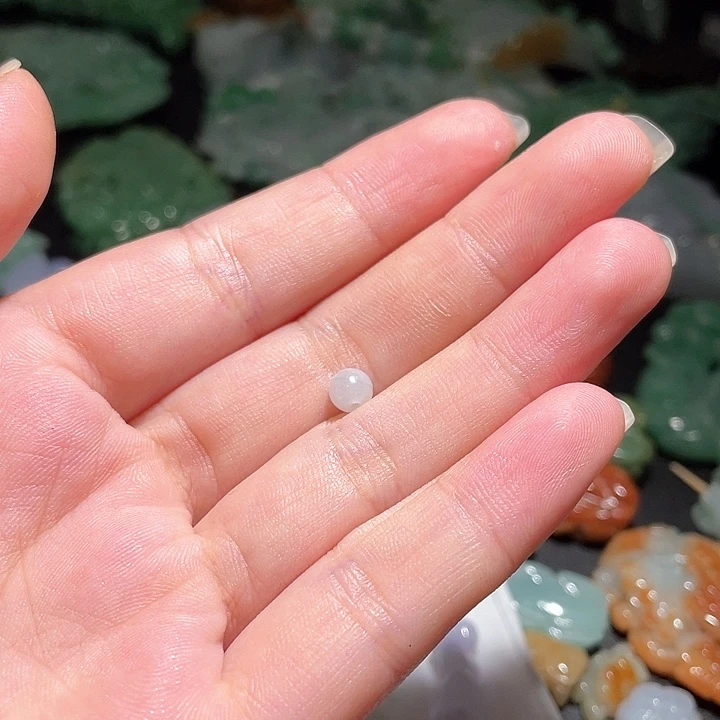颈饰未镶嵌翡翠展**福天