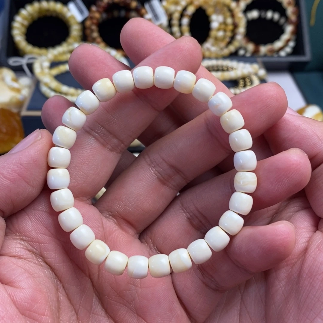 阿***鱼蜜蜡未镶嵌裸石7.6mm