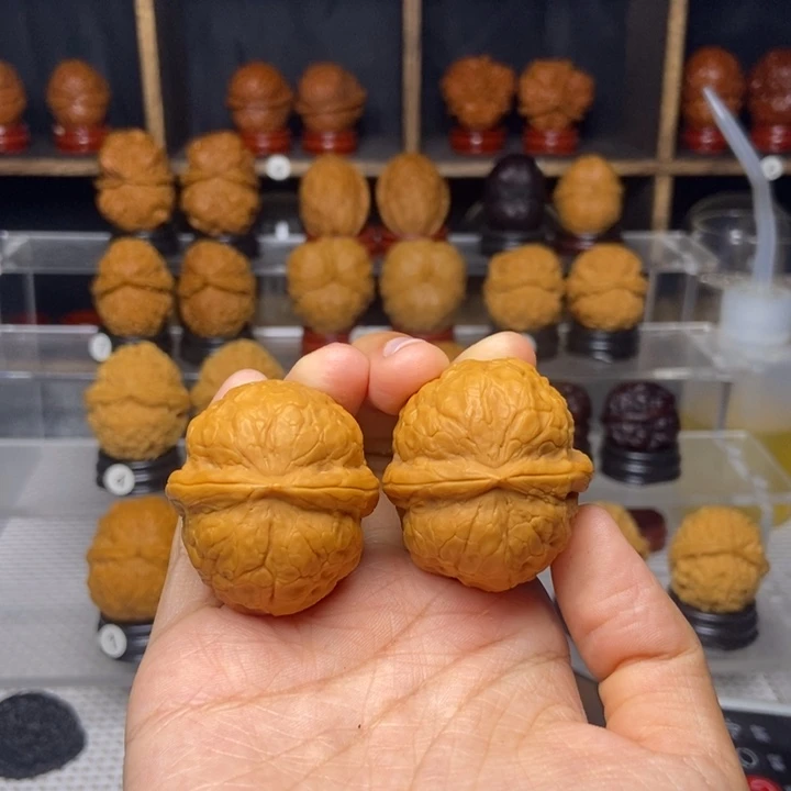 吊坠文玩核桃粗筋瓷娃娃30