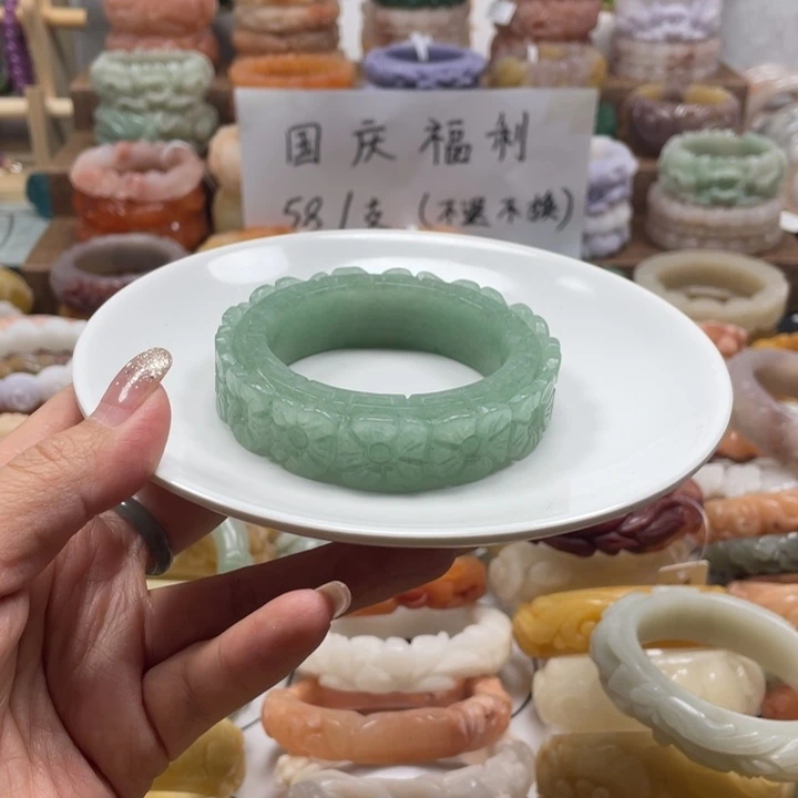 芸***清石英质玉未镶嵌手镯