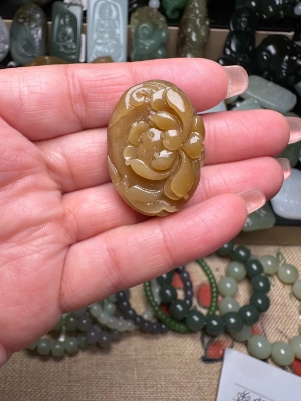 和田玉荷花吊坠挂件