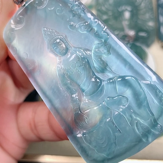 【闪购商品】颈饰18K金镶嵌翡翠