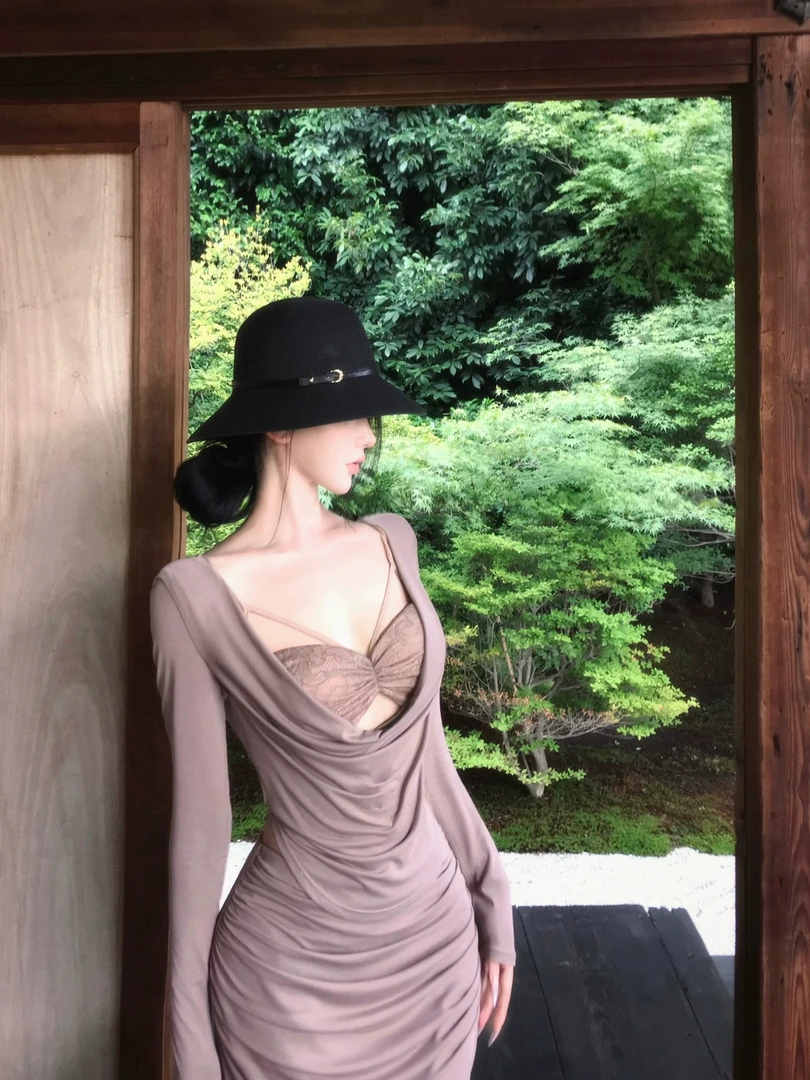 纯欲风荡领T恤长袖上衣性感辣妹蕾丝内衣显瘦包臀抽褶半身裙套装