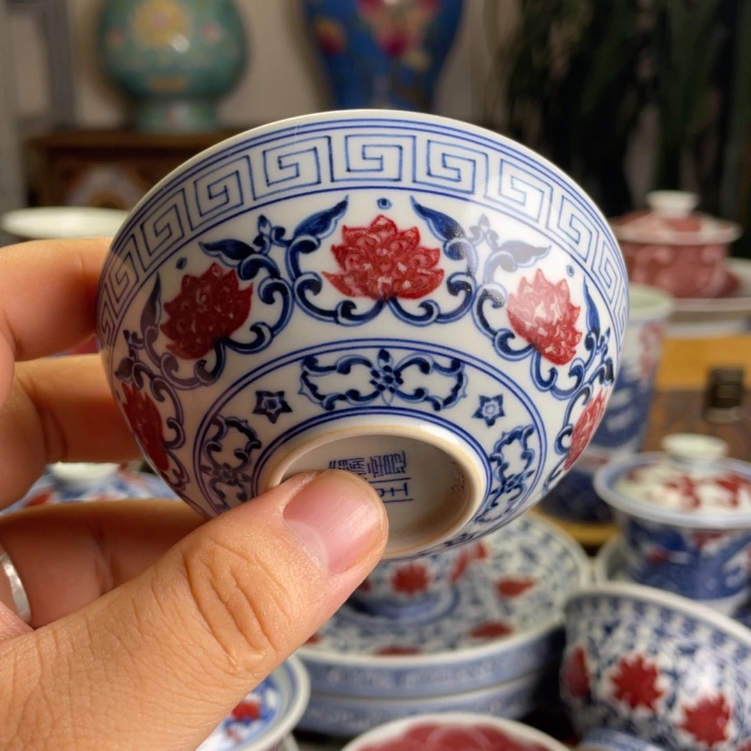 釉里红缠枝莲普洱杯
