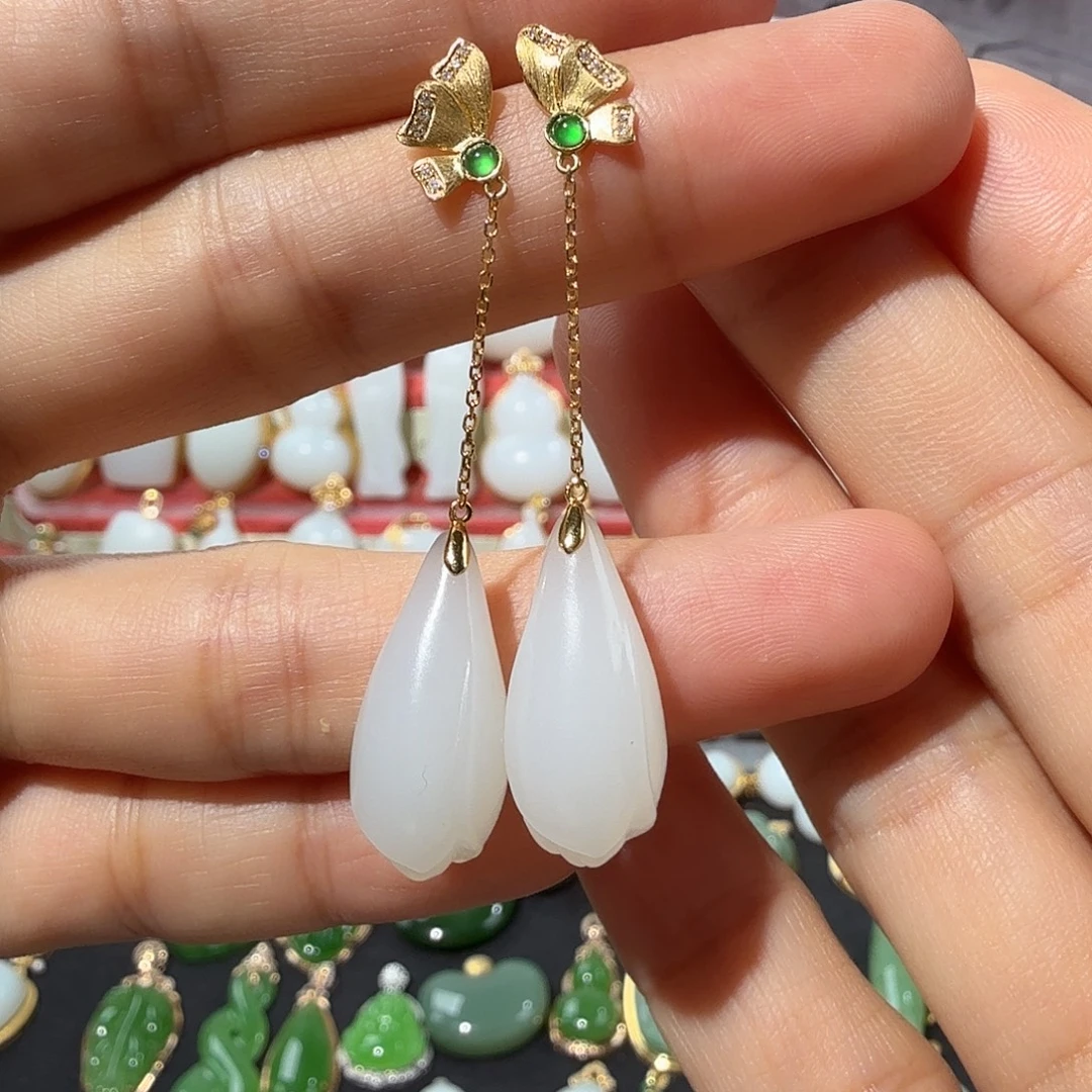 颈饰18K金镶嵌和田玉