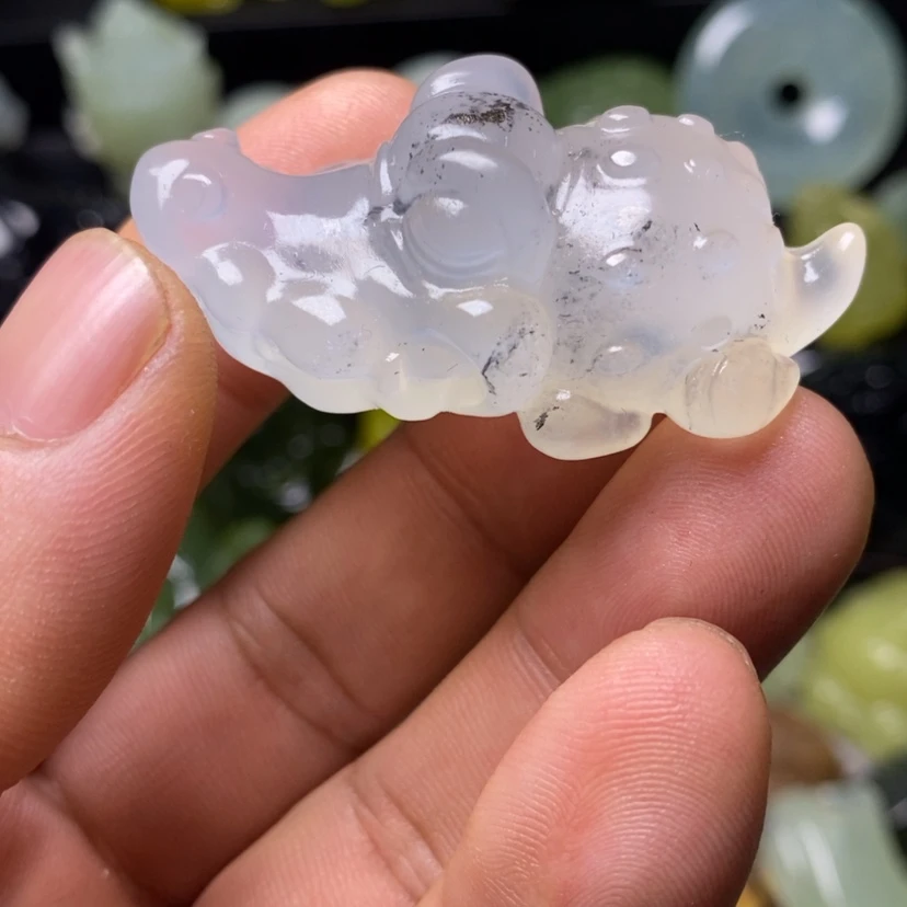 【闪购商品】蛇纹石玉颈饰未镶嵌微*?