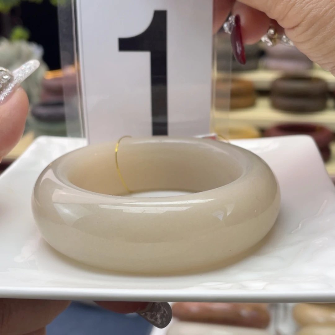 【闪购商品】石英质玉手镯未镶嵌