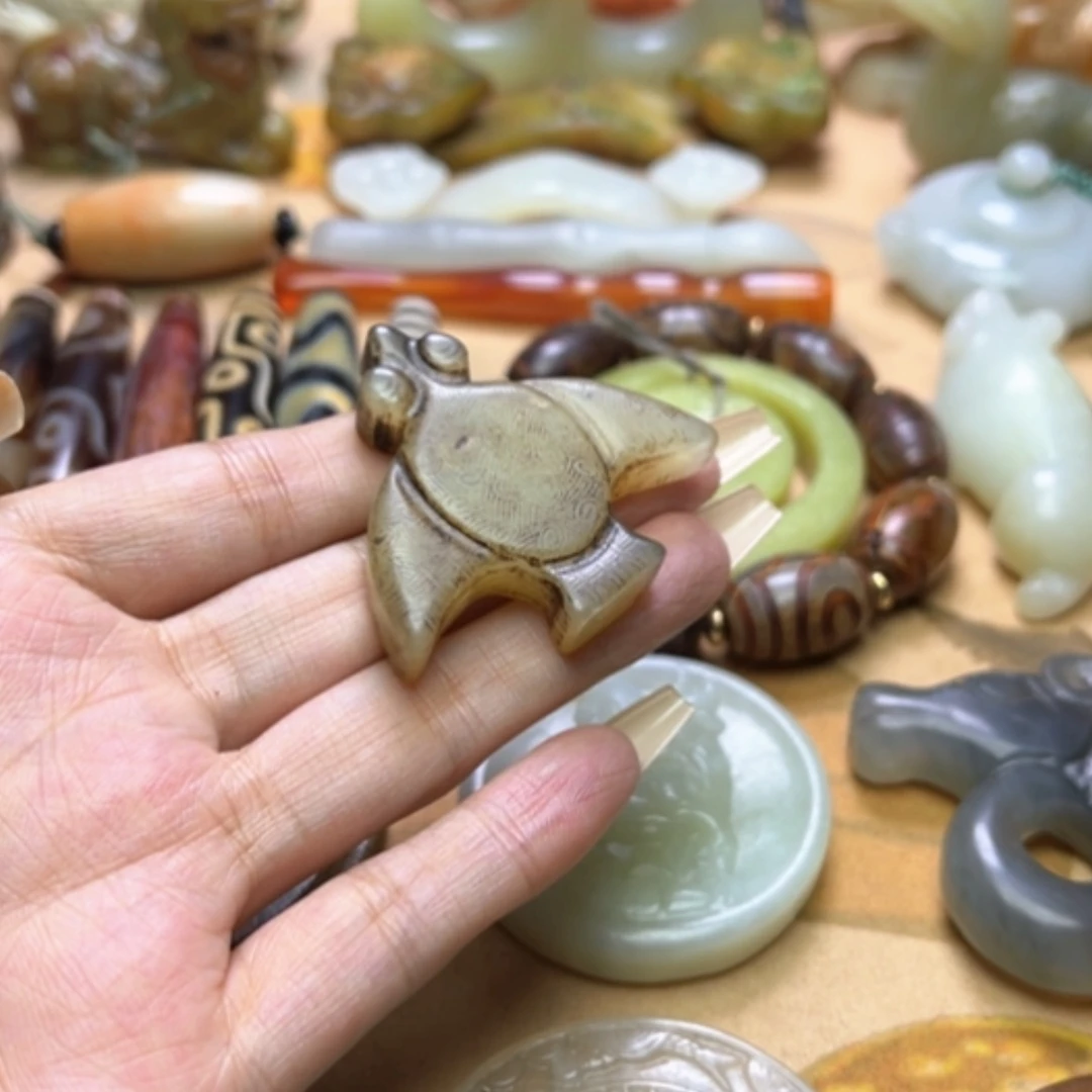 【闪购商品】蛇纹石玉颈饰未镶嵌