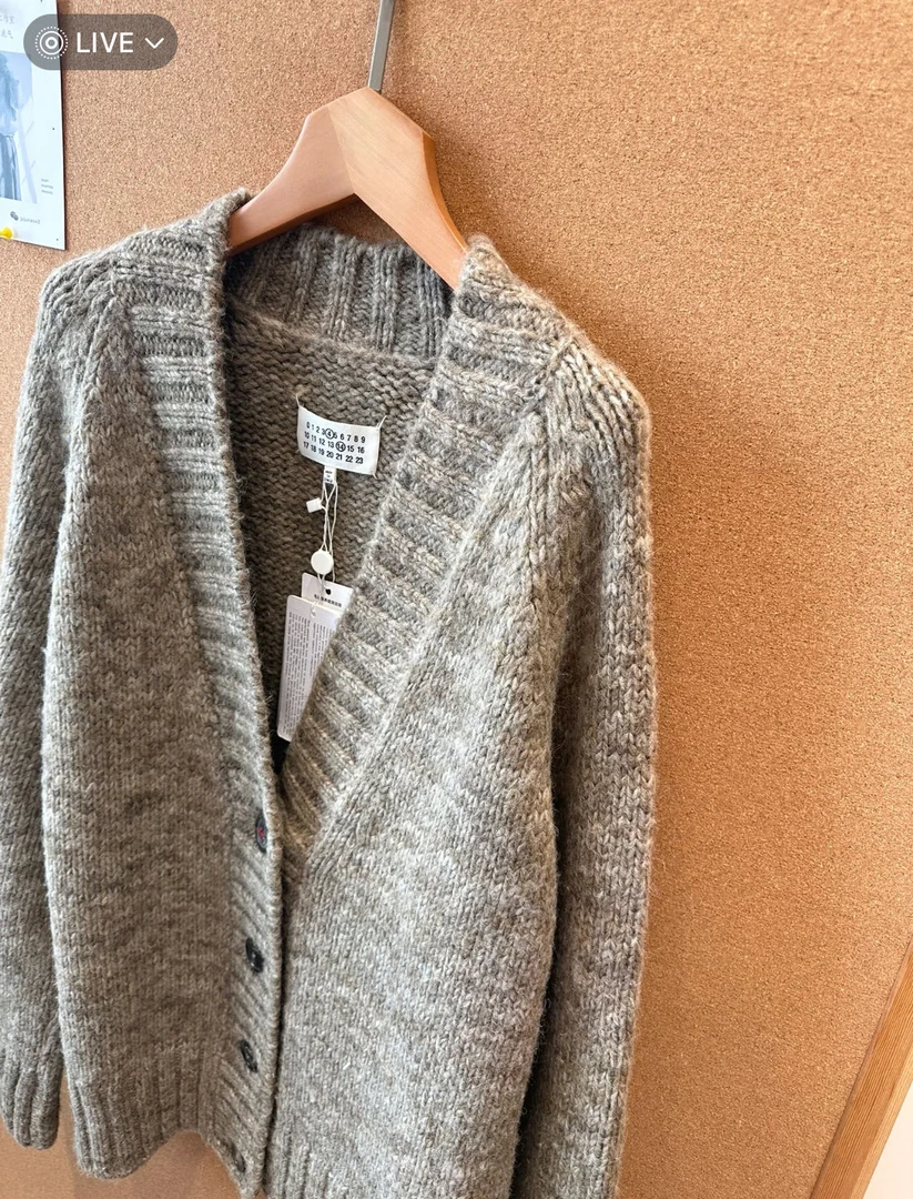 全新未使用 Maison Margiela/梅森马吉拉 纯色排扣开衫毛衣XS码