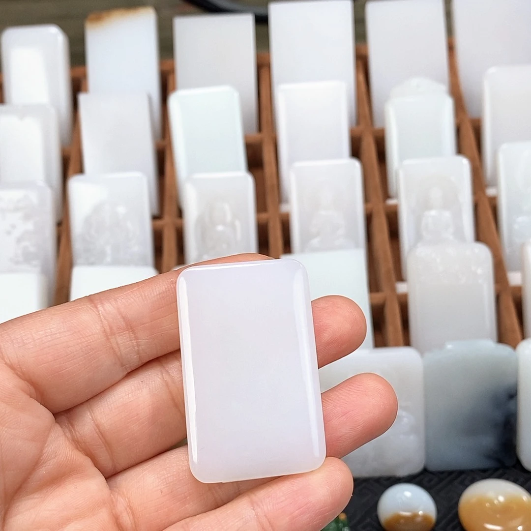 颈饰未镶嵌和田玉张*