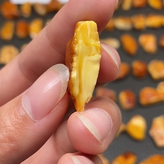 爱****定制琥珀俄料白蜡