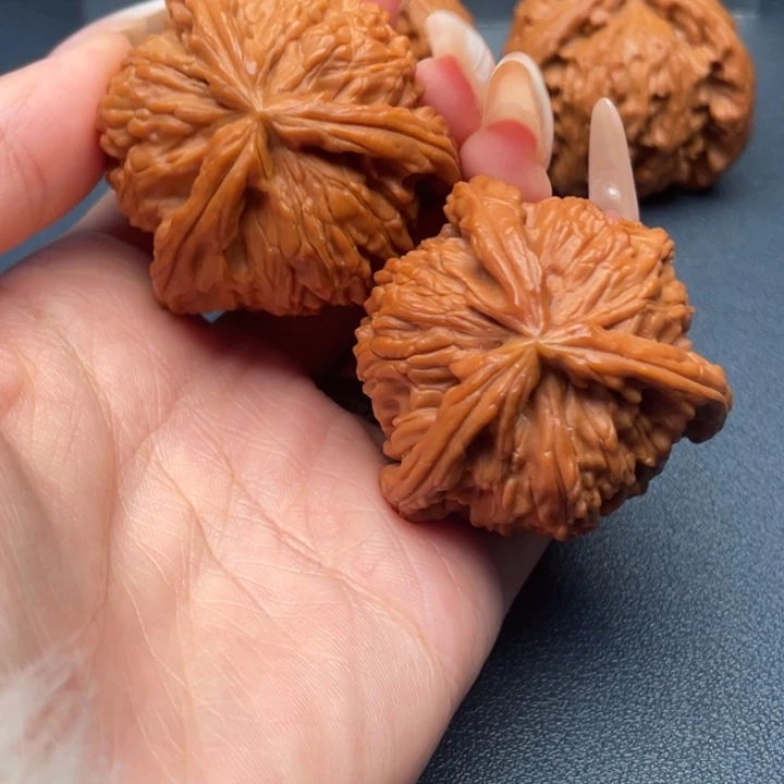 光***岁文玩核桃吊坠白狮子