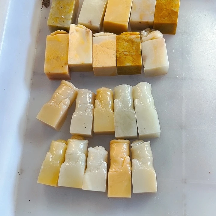 ∵***∴青田石印石今天又不在单位