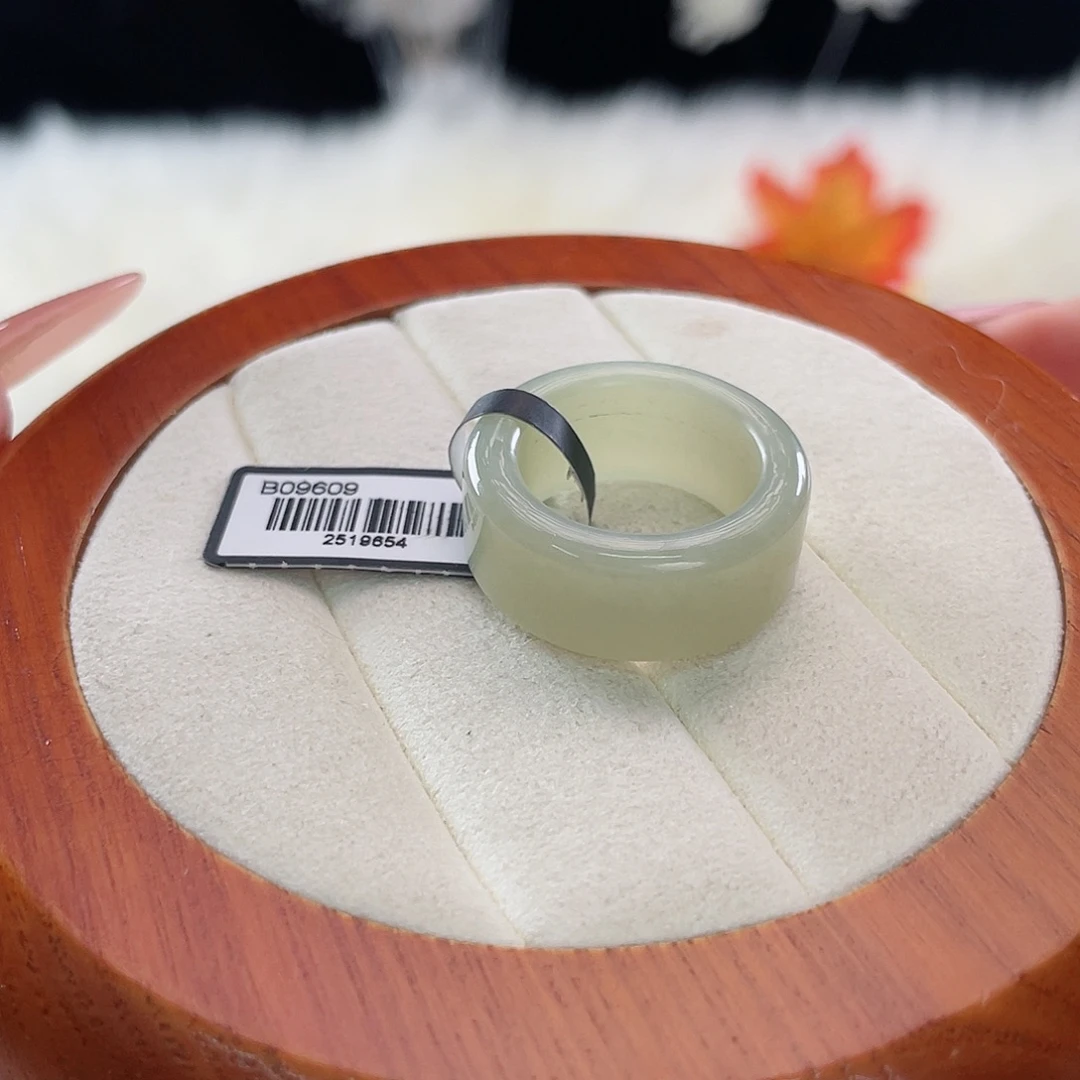 和田玉未镶嵌戒指l。奶蓝圆切。17.5。不退换