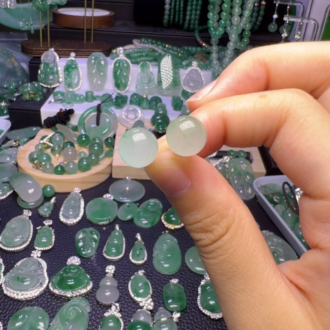 石英质玉未镶嵌颈饰