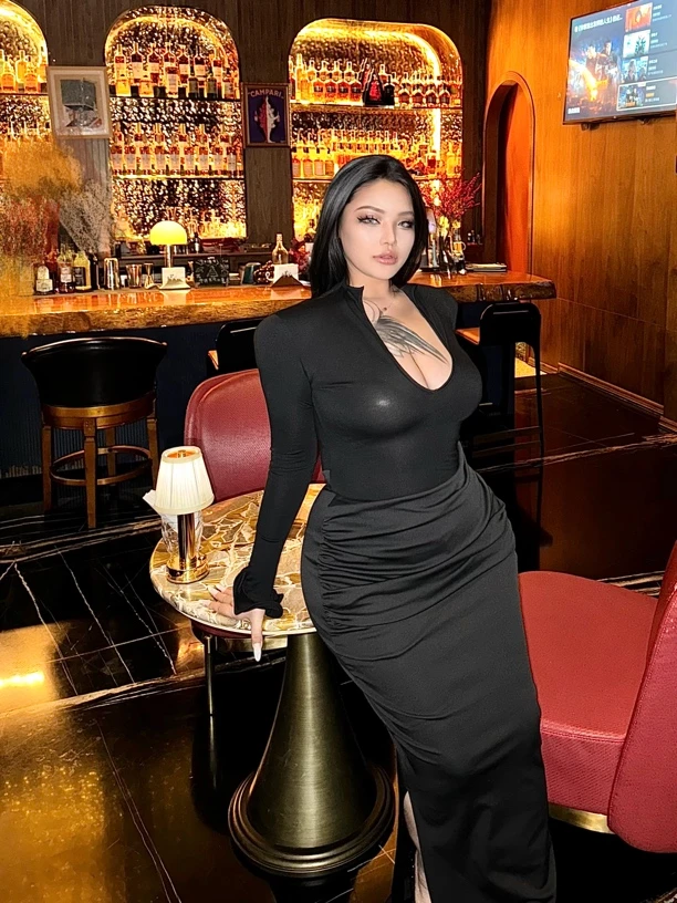 BBWootd微胖性感深V辣妹风褶皱长裙