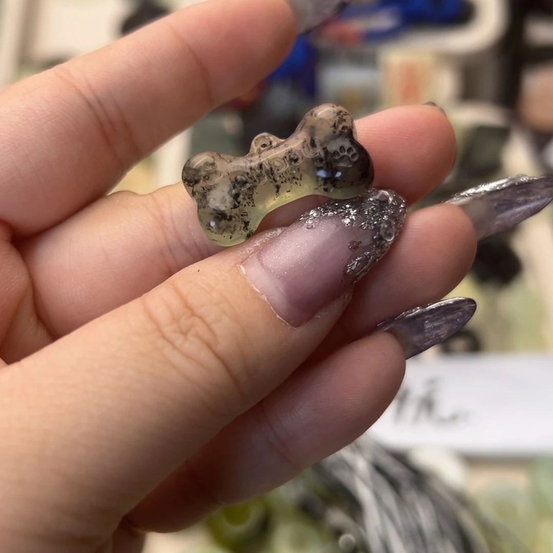 蛇纹石玉颈饰合金