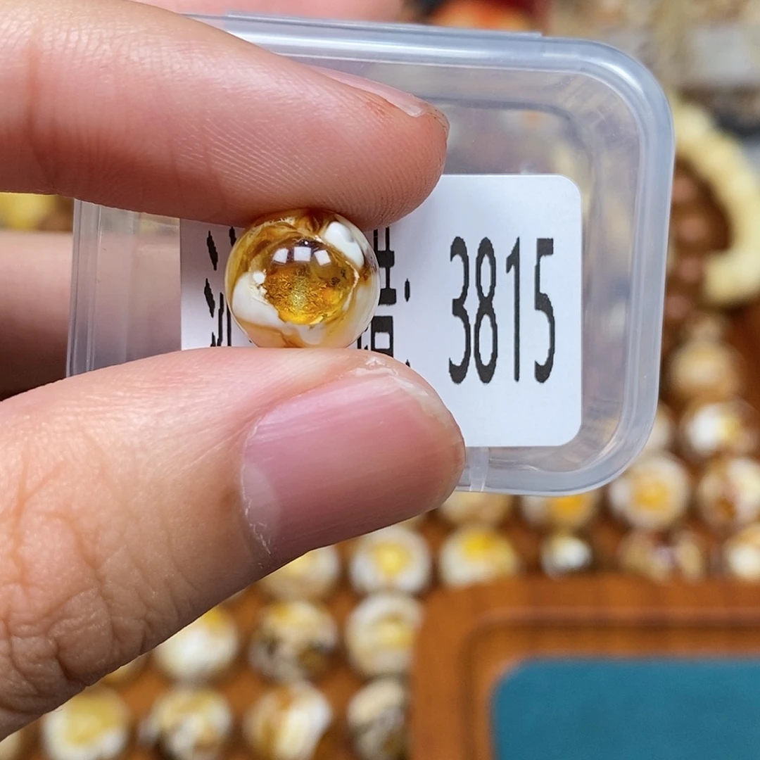 蜜蜡未镶嵌珠宝奇石3815