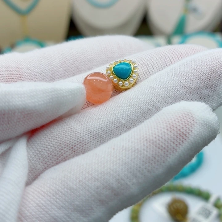 南红玛瑙未镶嵌珠宝奇石