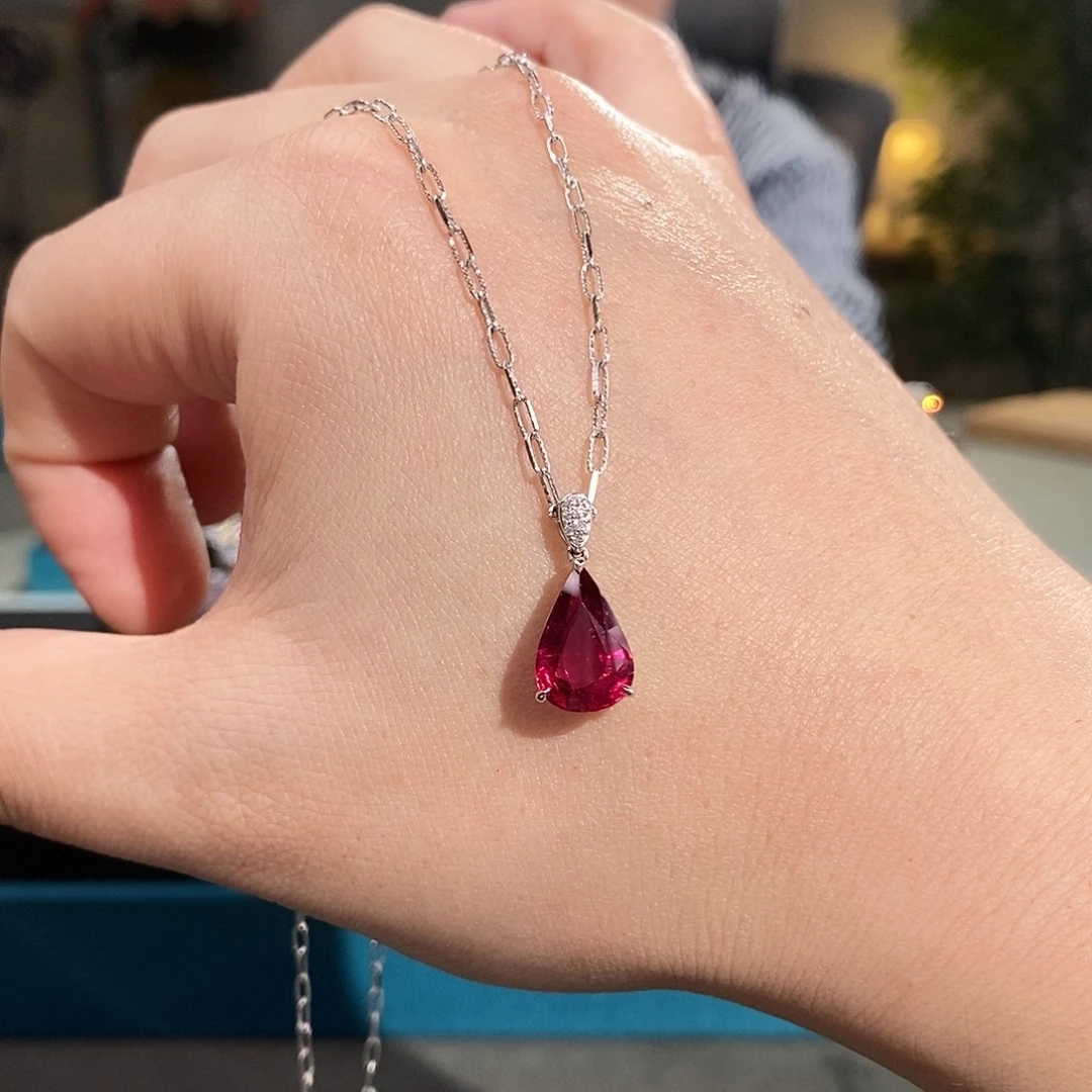 18K金镶嵌碧玺颈饰