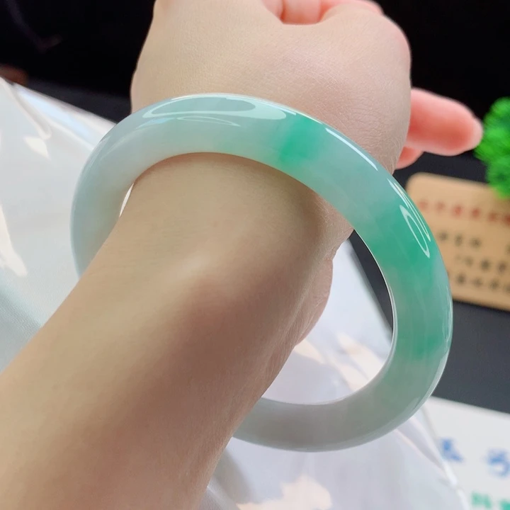 翡翠未镶嵌手镯高货微瑕