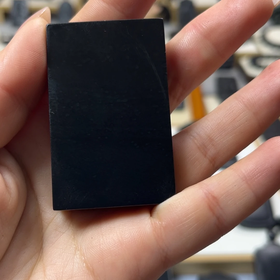 和田玉（墨玉）未镶嵌颈饰35钢板孤品