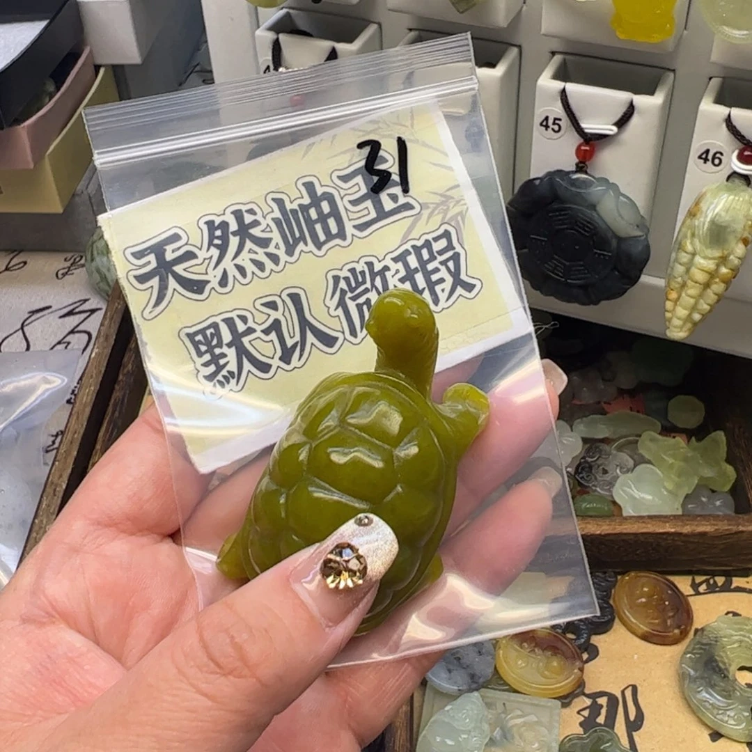 蛇纹石玉颈饰未镶嵌