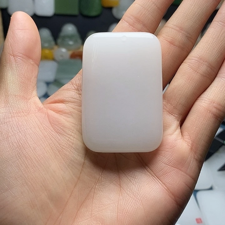 颈饰未镶嵌石英质玉（金丝玉）