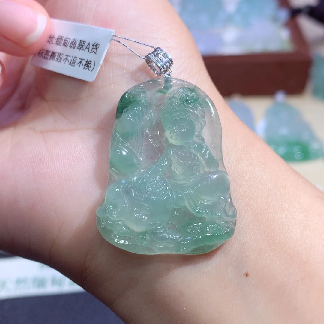 翡翠18K金镶嵌颈饰翡翠