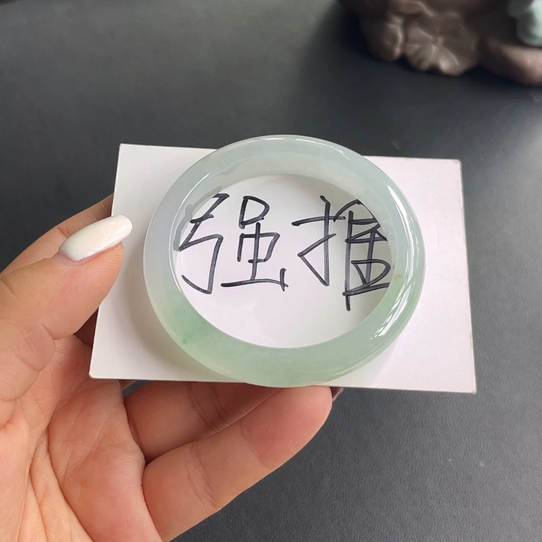 翡翠未镶嵌手镯53。