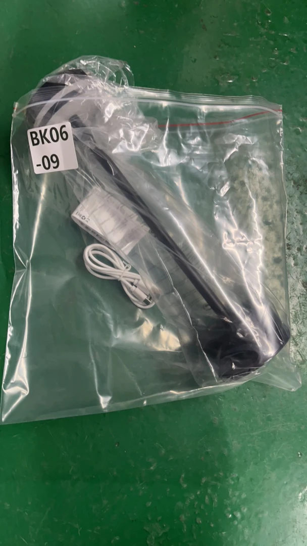 BK0609 全新触摸开关充电款三档调节台灯