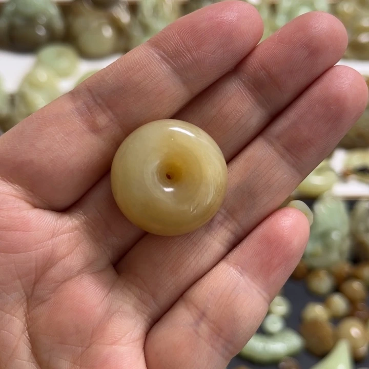 和田玉颈饰未镶嵌维*