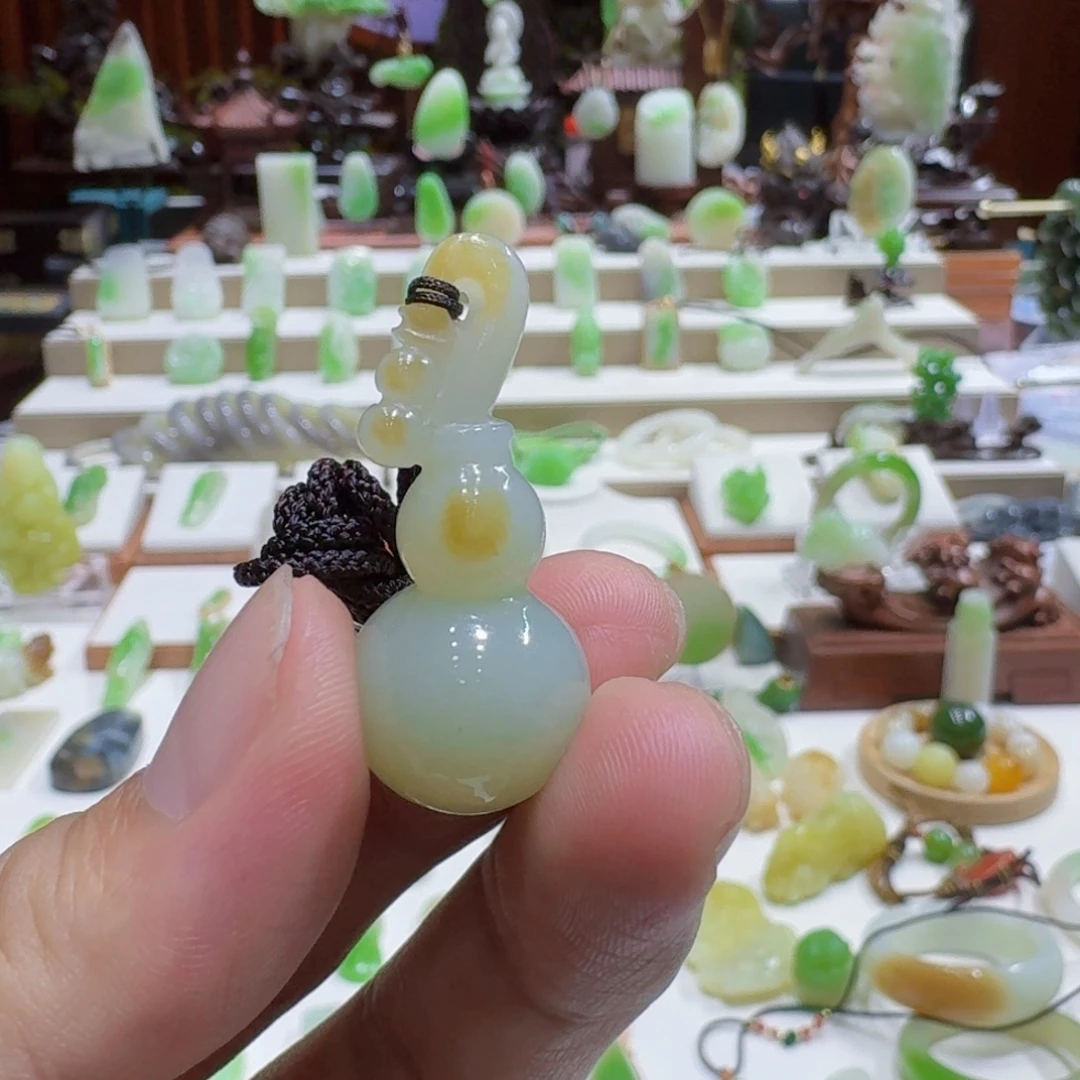 和田玉（糖玉）未镶嵌挂件和田玉糖白葫芦三色